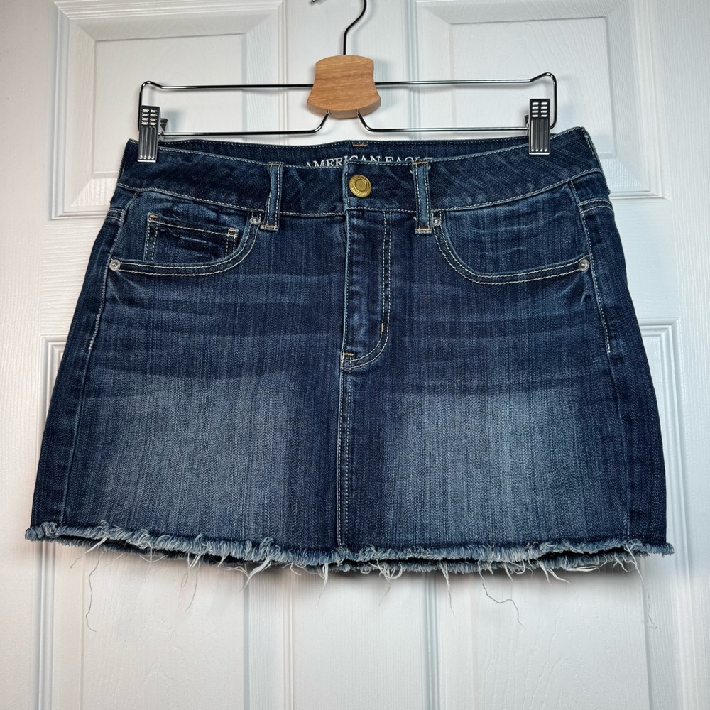 American Eagle Low Rise Denim Mini Skirt Frayed Raw Hem Y2K Size 6